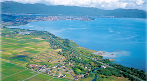 琵琶湖畔の風が吹き抜けるレイクサイドタウン